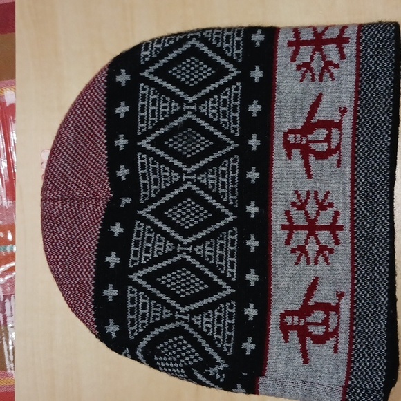 Penguin pull on hat. Penguin across with snowflakes Diamond design 9X9 - Picture 2 of 4